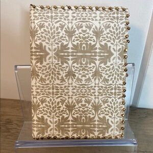 💚 Beige and tan coloured passport Holder with beading along edges